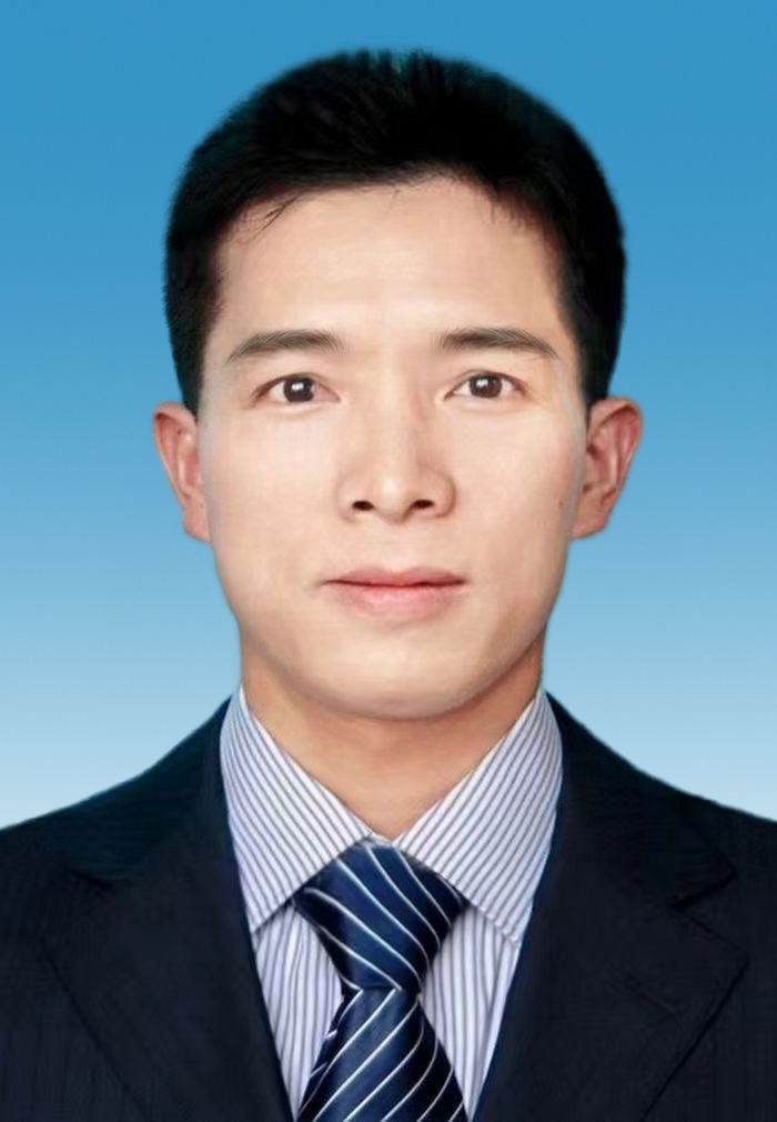 黄忠（医务科科长）